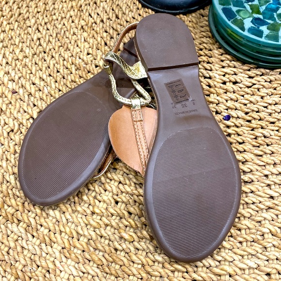 NWOT Brazilian Sandals with Gold Straps and Peacock Feather Rhinestone Design - Picture 2 of 3